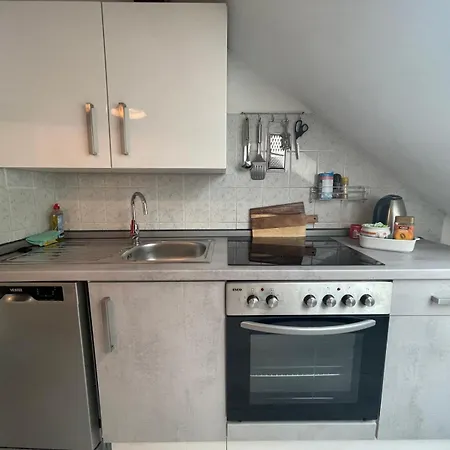 Apartment, Geteilte Kueche & Bad Apartman *